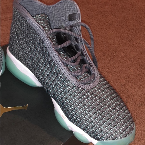 Shoes ( jordans ) - Picture 2 of 4